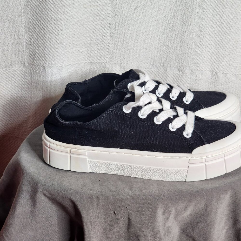 Mad Love Target Black White Cloth Rubber Sole 50% Recycled Fran Sneaker Size 10 - Picture 9 of 16